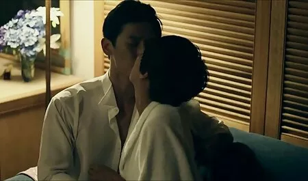 女の子はクライアントとの簡単な性交の美徳を持っています。 教師 と 生徒 の エロ 動画