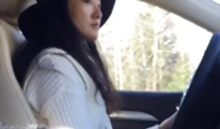 彼の妻が眠っている若い女性と車。 エロ 動画 女 友達
