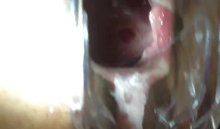 黒人女性の巻き毛が巧みにファック。 巨大 女 エロ 動画