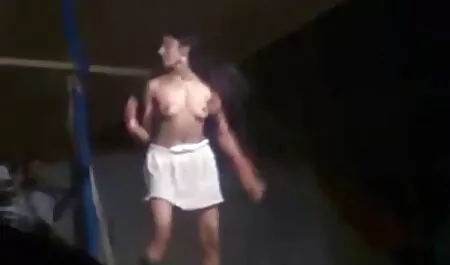 彼の友人のお尻にディルドを入れてください。 ど 変態 女 動画