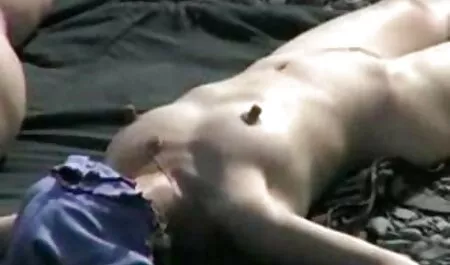 赤毛の人々は男性をバイブレーターに置き換えました。 官能 動画 女性