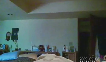 リゾートのクソでロシアの女の子。 エロ 動画 女性 無料