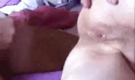 二つの乳首はクーニーとバイブレーターで楽しいです。 av 女 動画